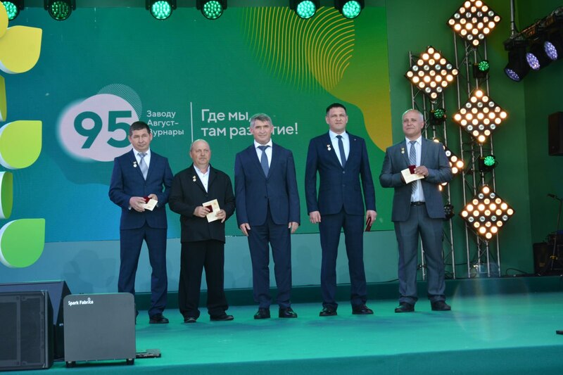 Маленький Гном чув